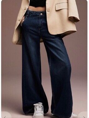 We The Free the Harlow mid rise Wide-Leg light wash Denim Jeans size 28